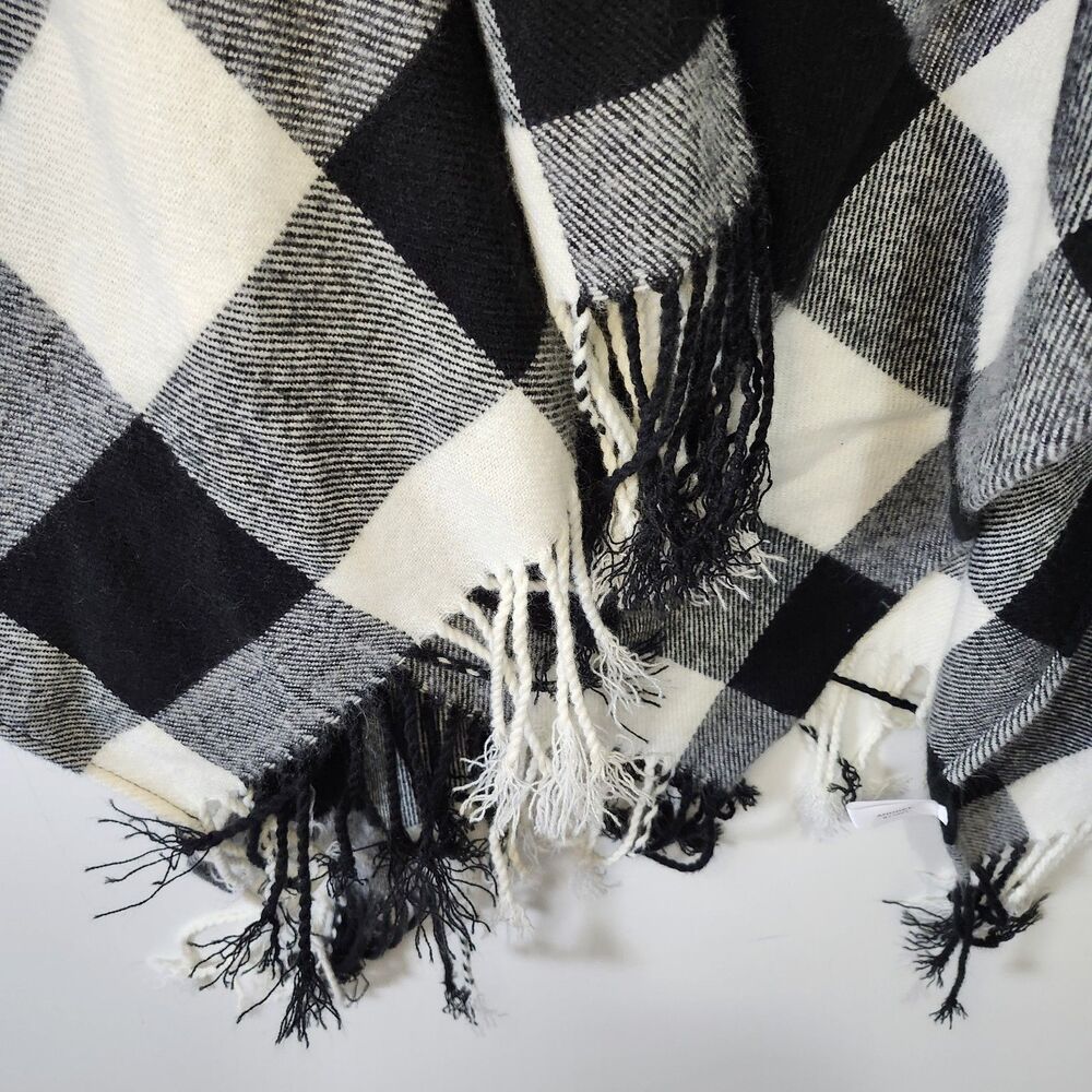 Andre by Unit Black White Checked Poncho One Size Fringe Acrylic Wrap Shawl - Picture 6 of 12